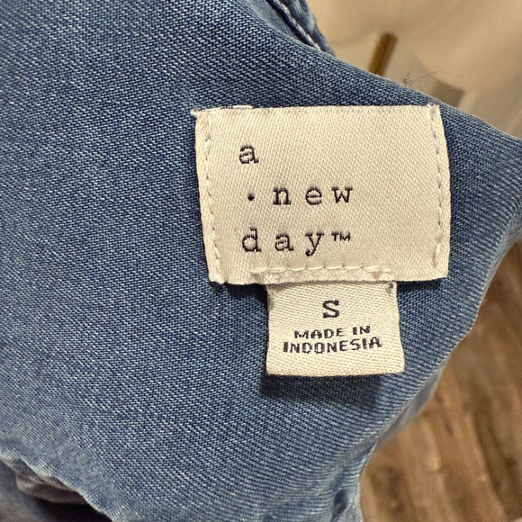 A New Day Sleeveless Denim Button-Down Shirt - Picture 5 of 5